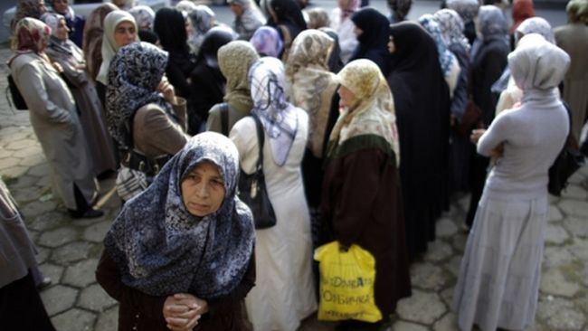 Националисти се плашат от „жени с бурки” и „мъже с бради”