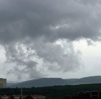 Времето днес: Облачно с превалявания
