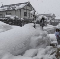 40 000 домакинства са без ток заради снеговалеж в Япония