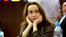 Стефанова тръгна с реми на финала