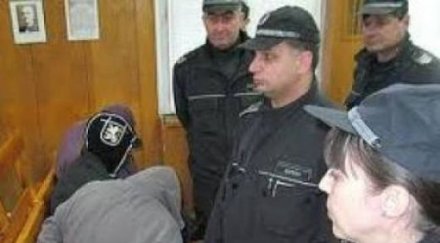 младеж преби дядо сви лева