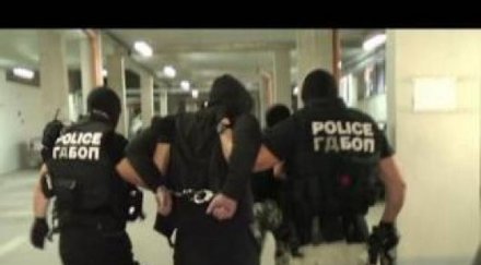 сестринска охрана скандален затворник