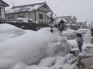 000 домакинства без ток заради снеговалеж япония