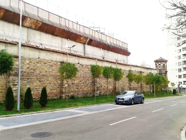 Софийският затвор в далавери с бонуси и нафта