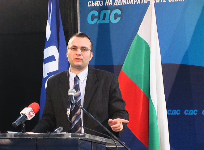 Изключените от СДС стягат нова партия