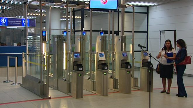 Македонците продължават да искат български паспорти 