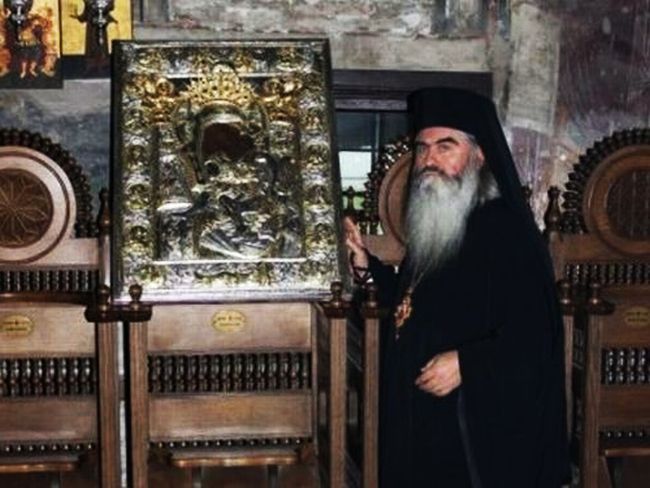 Две икони от Атон правят чудеса преди Коледа