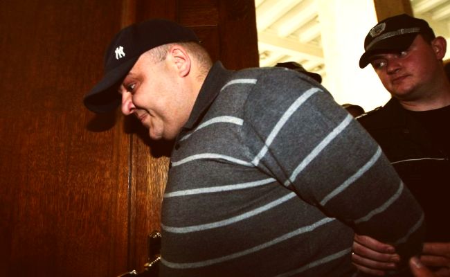 Затворник: Чеци чете сатанистка литература в килията