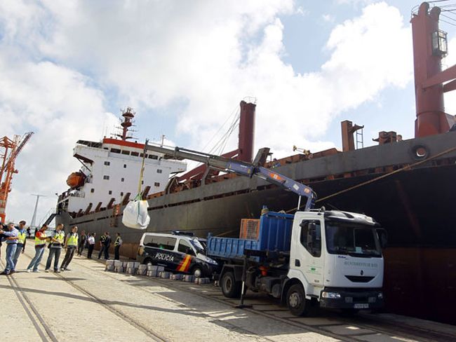 Моряците от Свети Николай мръзнат като кучета в Испания