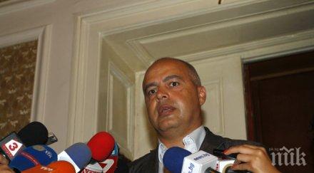 депутатите вдигнаха възрастта такситата години