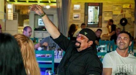 стивън сегал забавлява танцьорки свети влас снимки