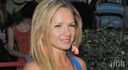 лора караджова чака момиче