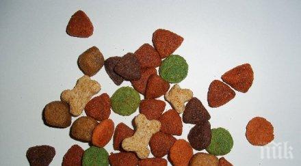 жена яде един месец кучешка храна докаже клиентите полезна