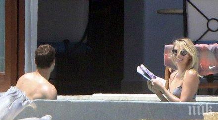 маша гришо избягаха романтична почивка мексико папараци изловиха бански снимки видео