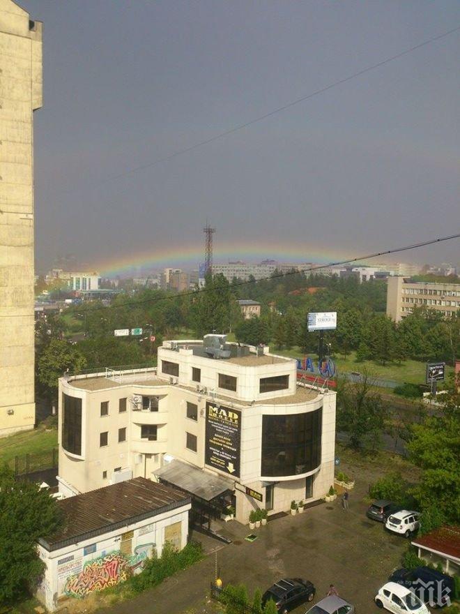 Уникална дъга грейна в небето над София след ужасяващата градушка (снимка)