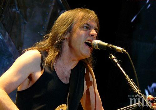 Китаристът на AC/DC Малкълм Янг е в болница
