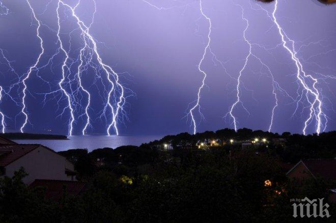 Мълния удари две жени в хърватския град Задар