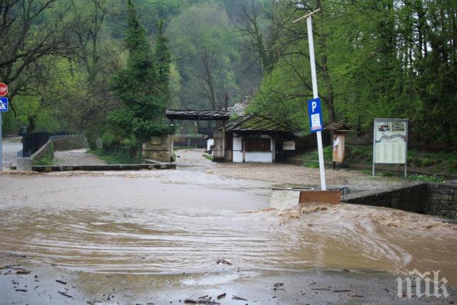 Жена бере душа в реанимация след наводнението в Добрич