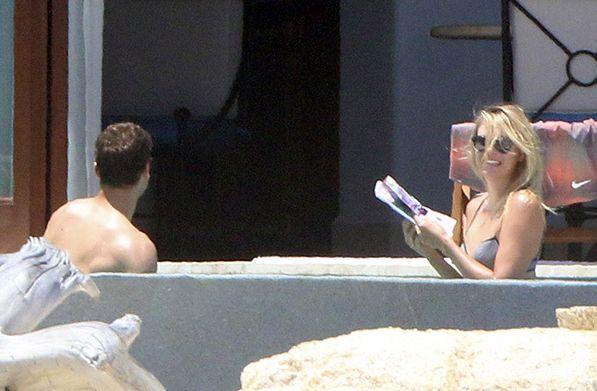 Маша и Гришо избягаха на романтична почивка в Мексико, папараци ги изловиха по бански (снимки + видео)