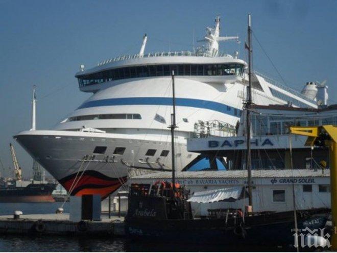 Усмихнатият кораб на мечтите отново е във Варна (снимки) 