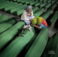 Погребват останките на 175 жертви на клането в Сребреница