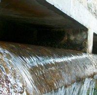 Лечебна вода бъка с бактерии