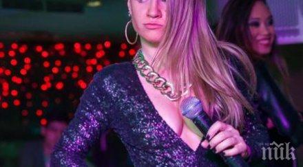 лора караджова ражда момиче