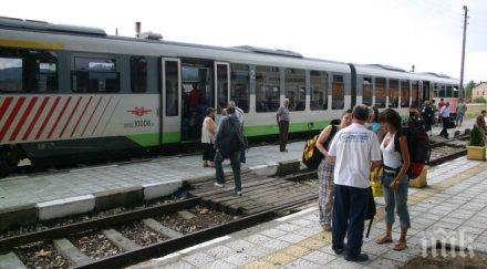 автобуси извозват пътници бдж заради дерайлиралия товарен влак