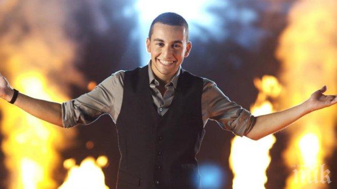 Рафи тръгва на турне