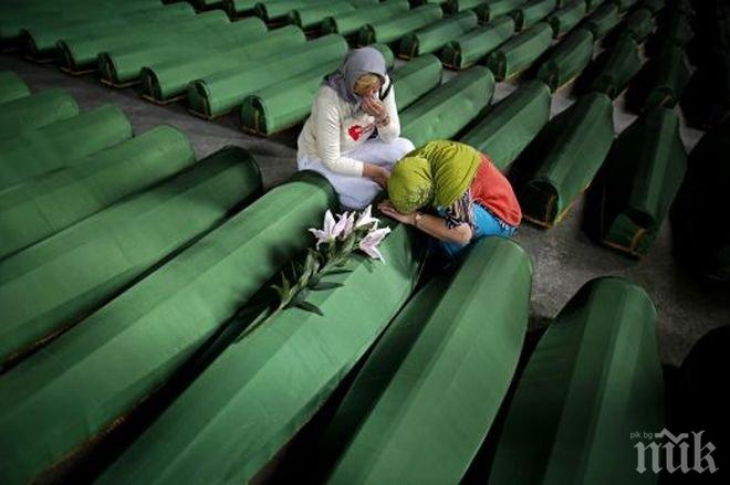 Погребват останките на 175 жертви на клането в Сребреница