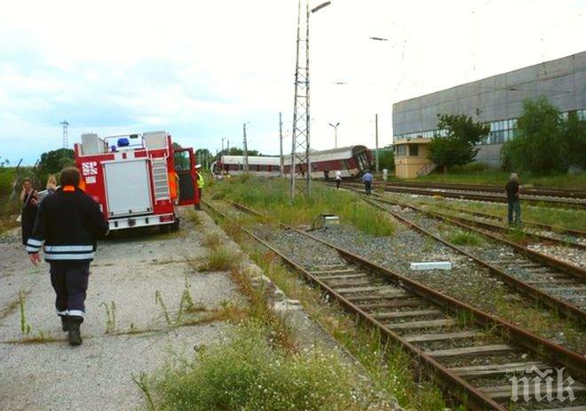 Министър Папазов: Несъобразена скорост е вероятната причина за влаковия инцидент