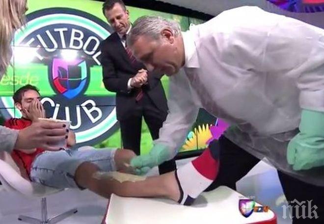 Шоу! Стоичков направи коламаска на журналист (видео)