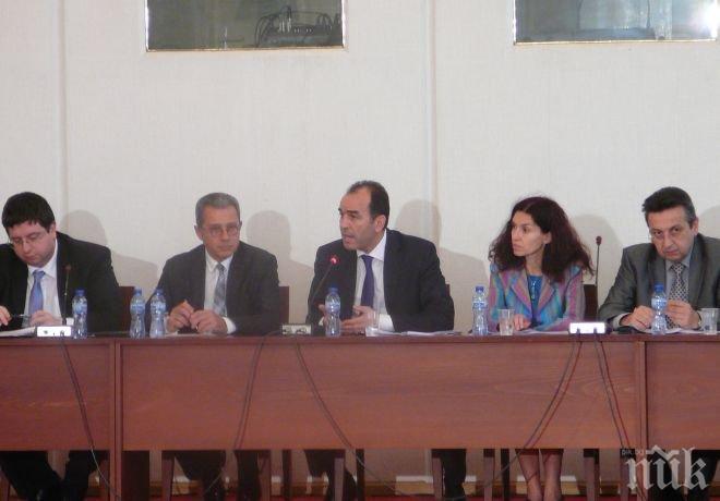 Шефът на БНБ Иван Искров: Не прехвърляйте проблема с КТБ на моята глава, виновна е политическата ситуация в страната!