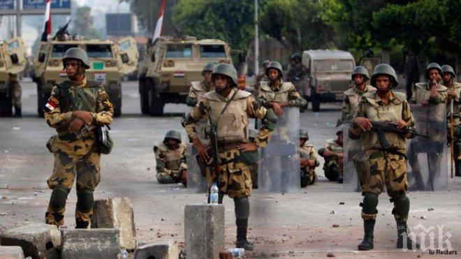 Три малки взривни устройства са избухнали в Кайро, разрушавайки електрически стълб