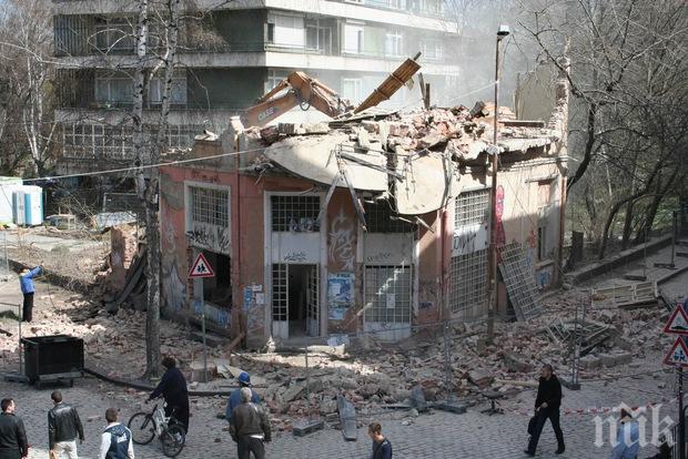 Осем човека загинаха при срутване на сграда в Казабланка