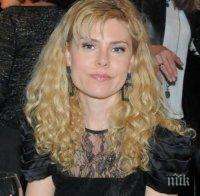 Баровка! Деси Банова обикаля курорт след курорт с мъжа си (снимка)
