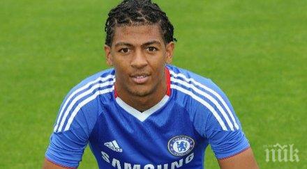 защитник напуска челси