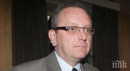 петър стоянович награждава френския посланик високото отличие култура