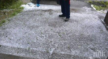 апокалиптична градушкa изсипва плаж русия видео