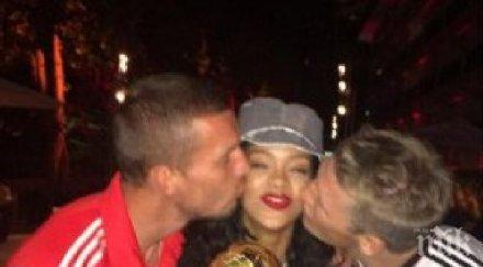 германските национали вкарват риана съда пипала трофея фифа