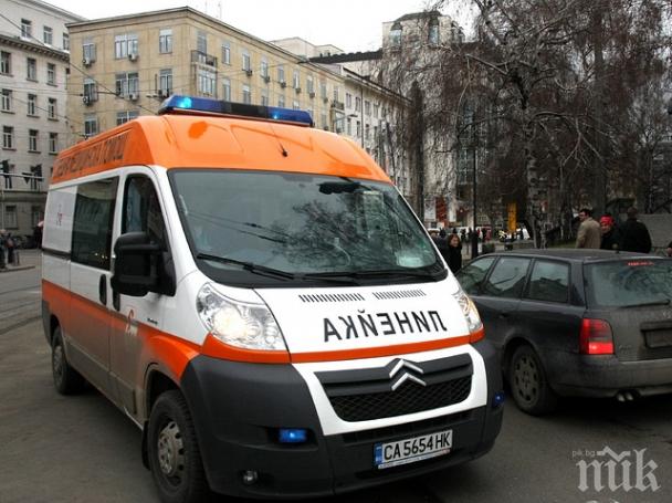 Мъж падна от електрически стълб, състоянието му е тежко