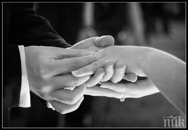 Любов! Вижте трогателно предложение за брак под вода (видео)