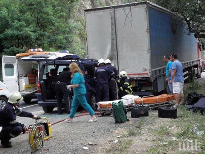 ДАИ започна проверка на фирмата на катастрофиралия в дефилето бус 