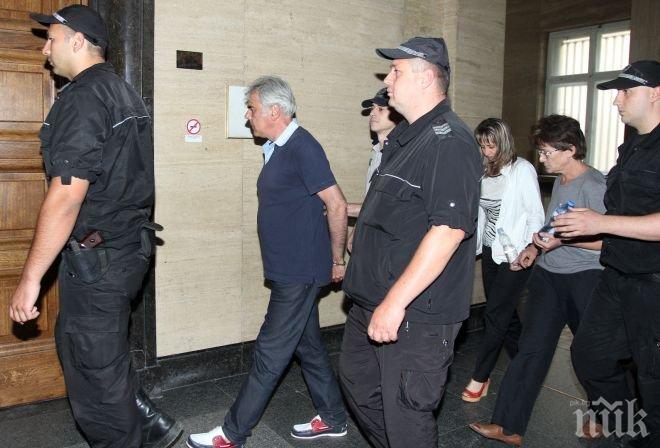 Прокуратурата умува дали да иска връщането на директора на КТБ в ареста! До момента Цветан Василев все още не е обявен официално за издирване