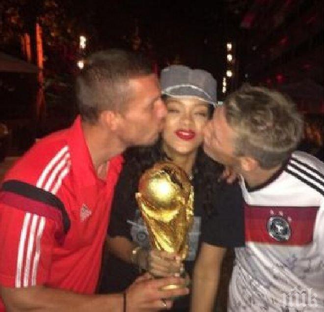 Германските национали вкарват Риана в съда, пипала трофея на ФИФА