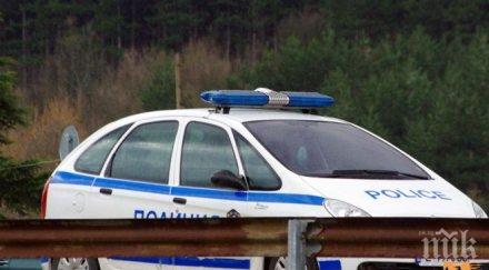 полицаи правят екшън