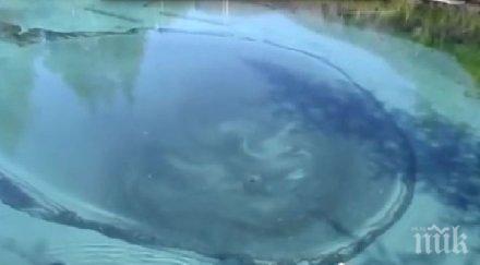 зловещо живо езеро поглъща човешки тела душѝ видео