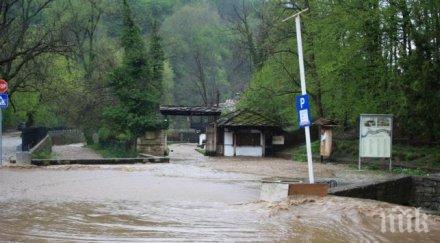 наводнени сгради поройния дъжд ловеч