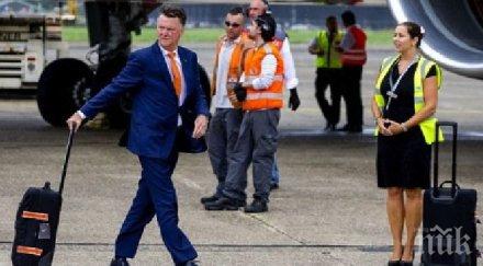 ван гаал пристигна манчестър веднага пое базата карингтън