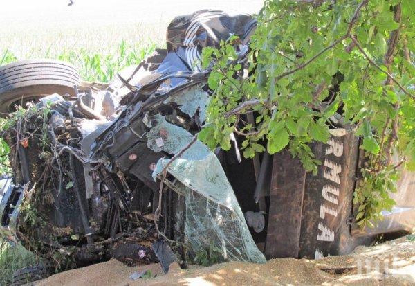 Дете и още двама се борят за живота си след ада край Плевен

